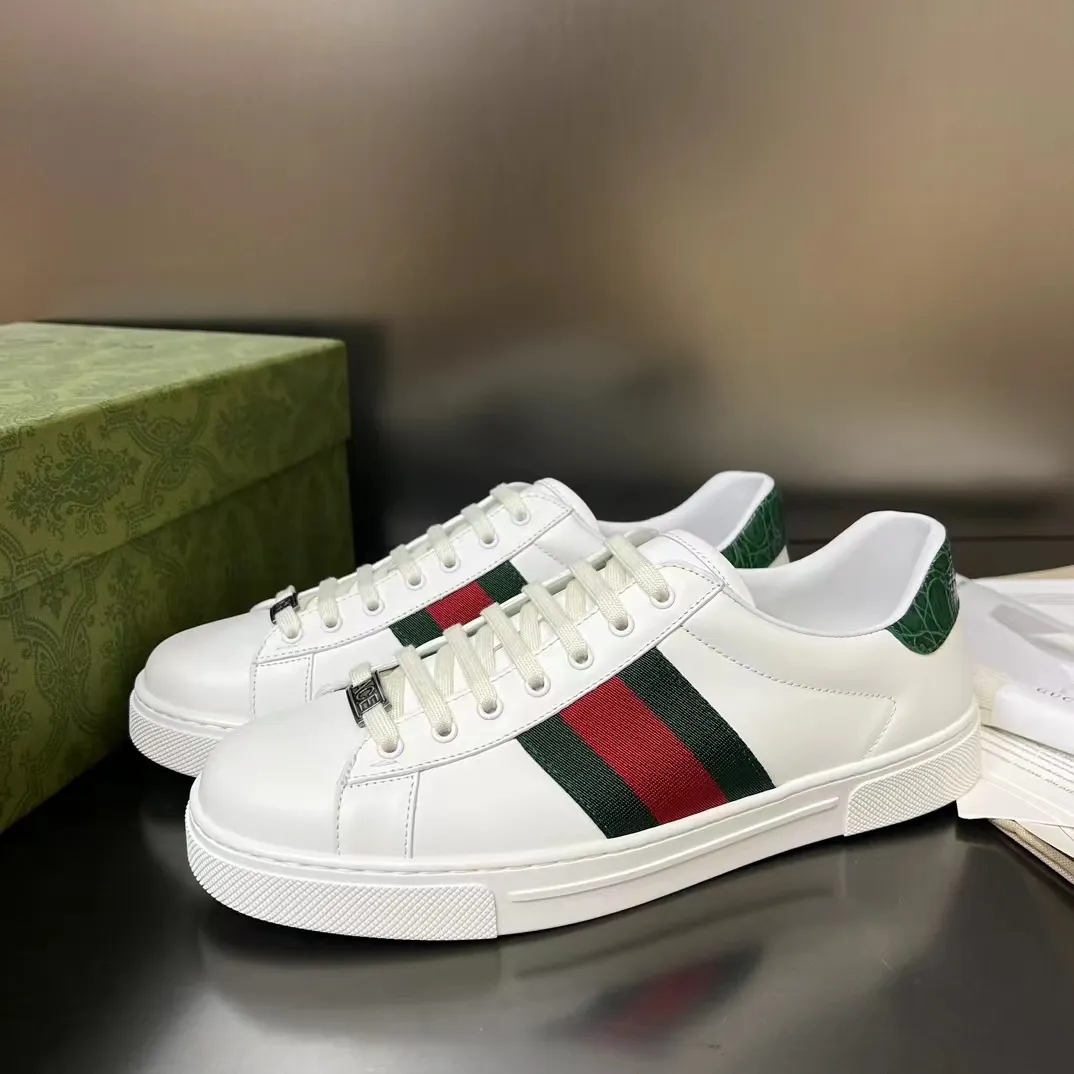 Men's Men's Shoes Men's Men's 💰380 new men's shoes GUCCI [Lightning] latest shoes shipped. Original quality, fashionable, special materials, sheepskin lining, new packaging. The foot feels super comfortable and the workmanship is impeccable. Size: 38-45